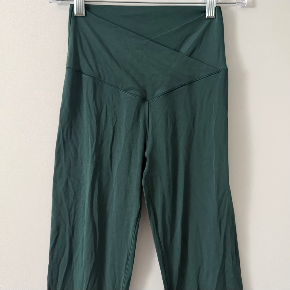 Offline by Aerie Size Medium Real Me Leggings Flare Hi-Rise Crossover Green Used - Picture 2 of 6